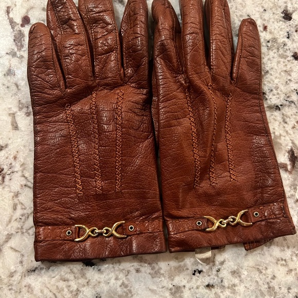 Luxury Leather Gloves - Picture 2 of 7